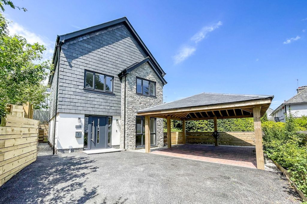 Property photo 1 of 25