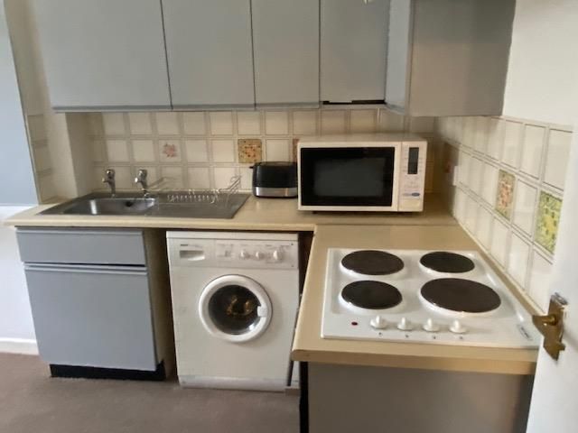 Property photo 2 of 7 Kitchen