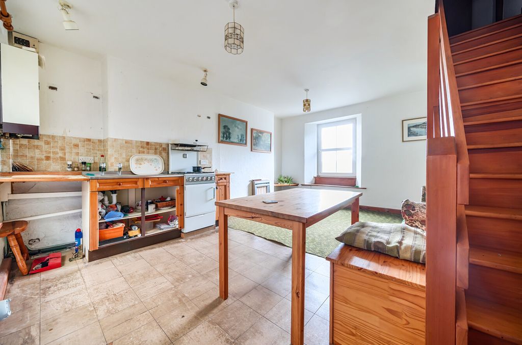 Property photo 3 of 10 1399783-6-696E4E7...