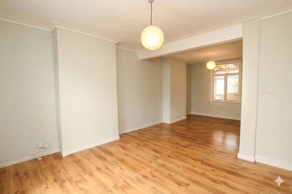 Property photo 3 of 14 Picture No. 32
