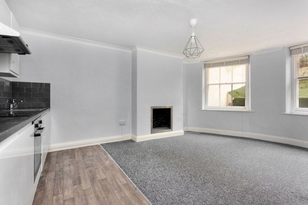 Property photo 3 of 30