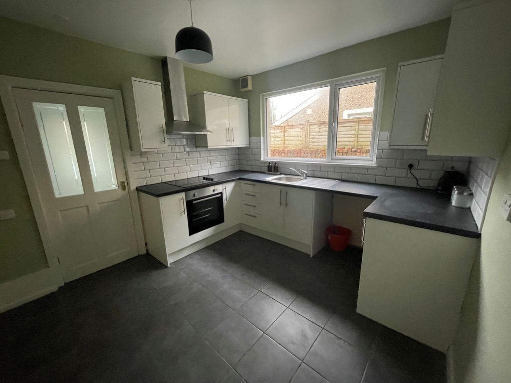 Property photo 2 of 14 Kitchen Porthcawl Cf36