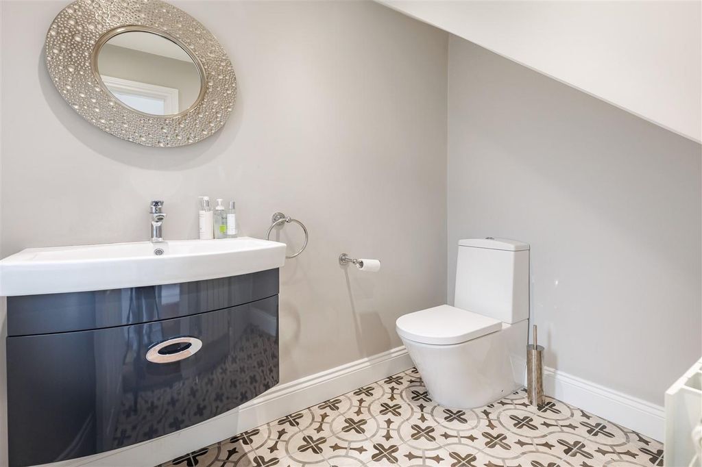 Property photo 3 of 39 MC Kendal Avenue 3