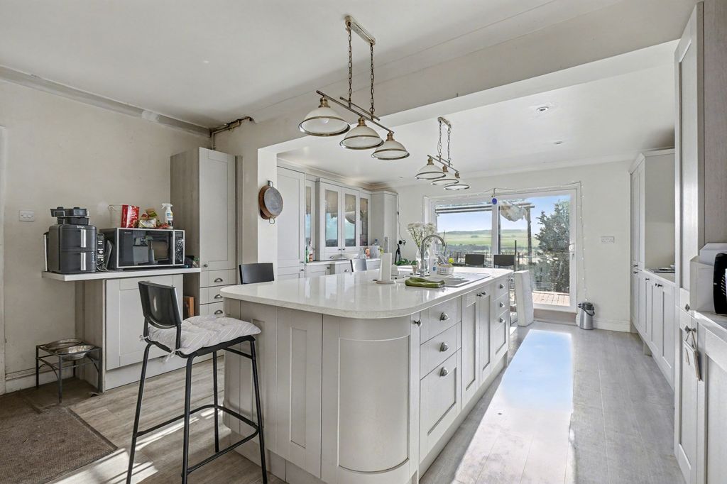 Property photo 2 of 36