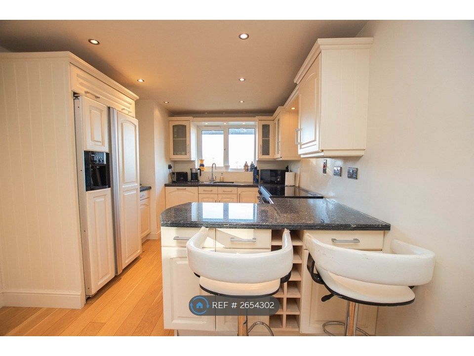 Property photo 3 of 14 Kitchen