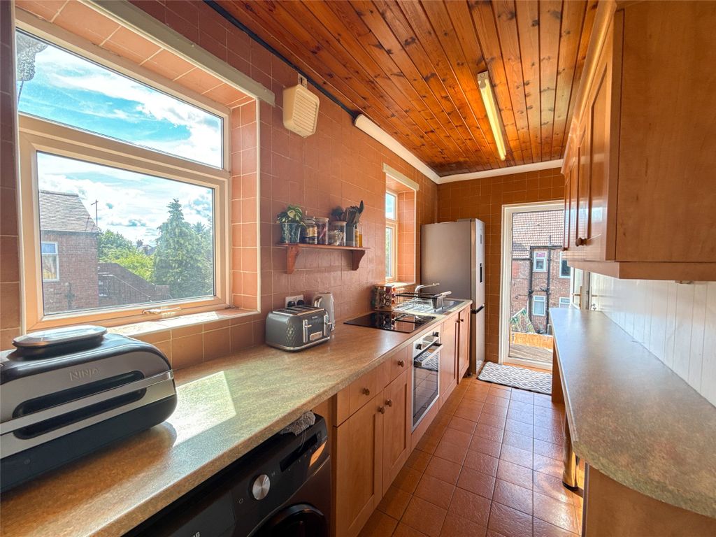 Property photo 3 of 18 Kitchen