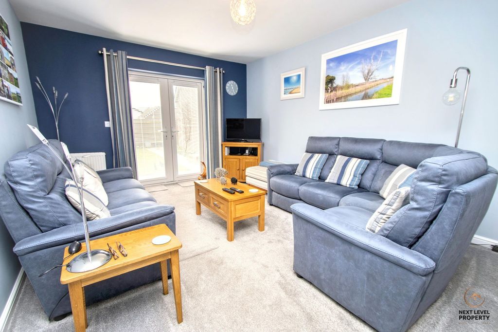 Property photo 2 of 25