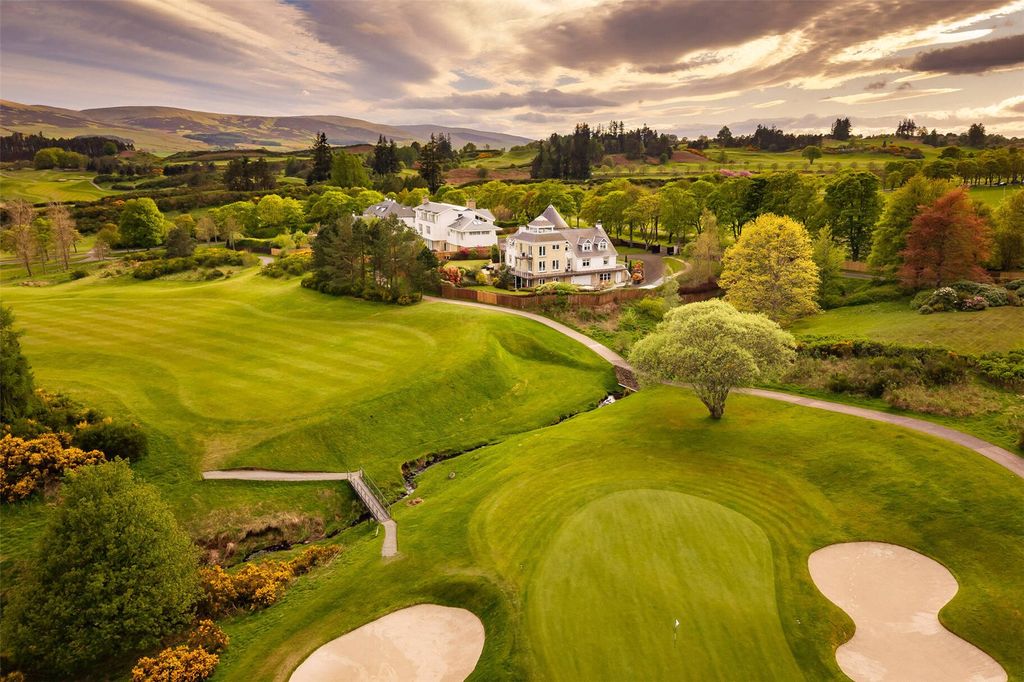 Property photo 2 of 25 11th Green