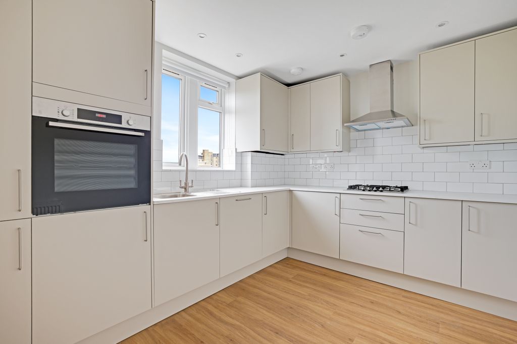 Property photo 3 of 12 3.Kitchen.Jpg