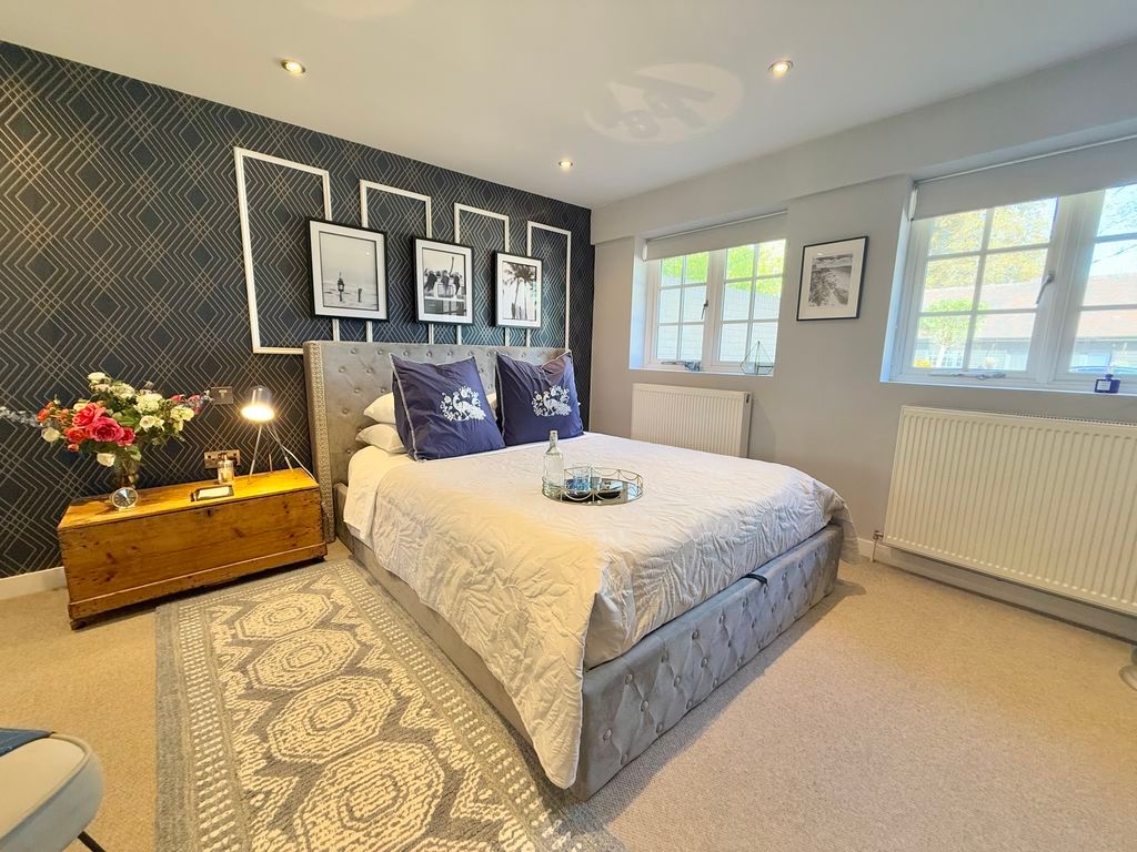 Property photo 3 of 15 Master Bedroom