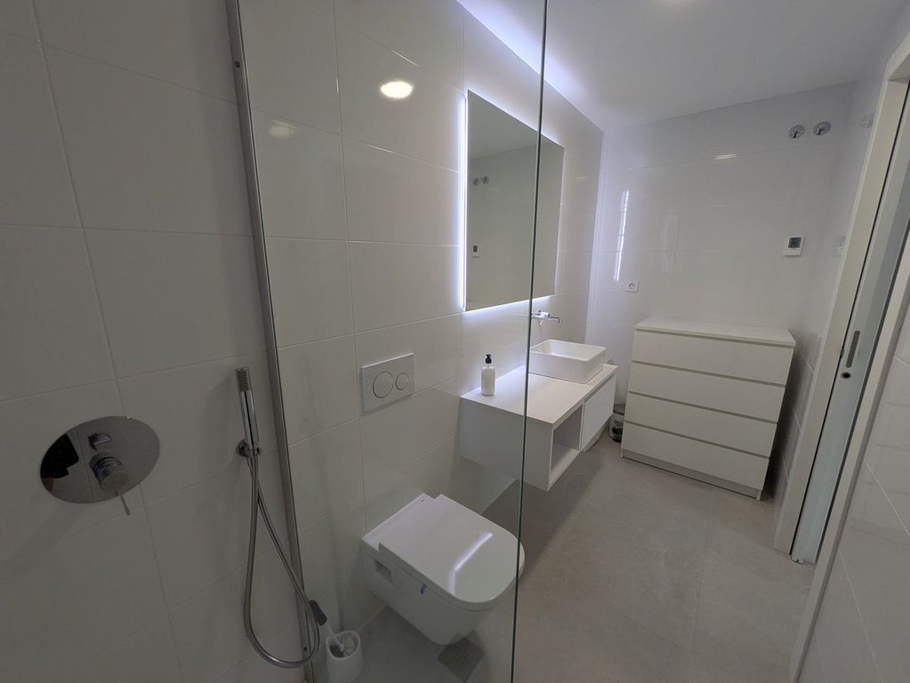 Property photo 3 of 34