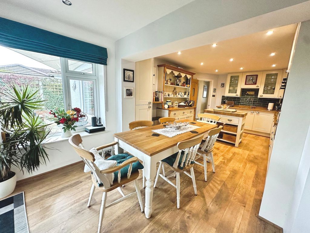 Property photo 2 of 25 Seaview Road