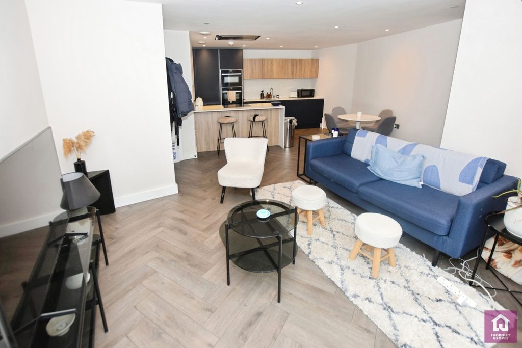 Property photo 3 of 32 Pbox-Img.Jpg