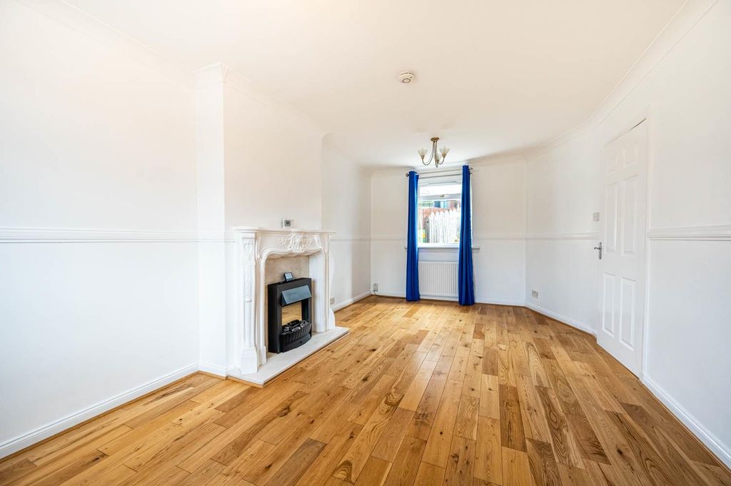 Property photo 2 of 8 Living Room