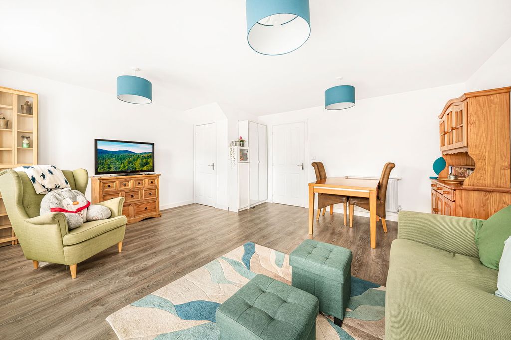 Property photo 2 of 25