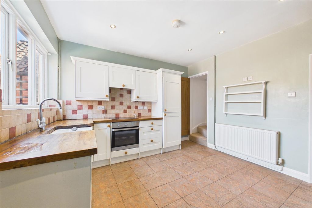 Property photo 2 of 10 Breakfast Kitchen