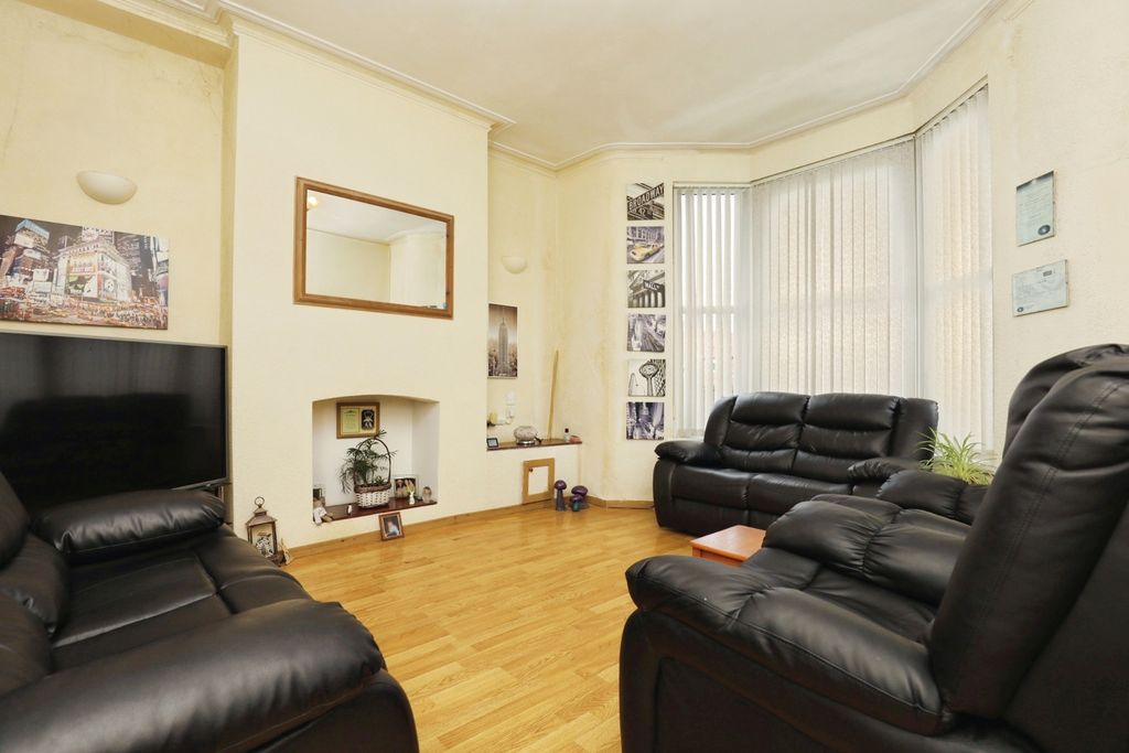 Property photo 2 of 12 Photo