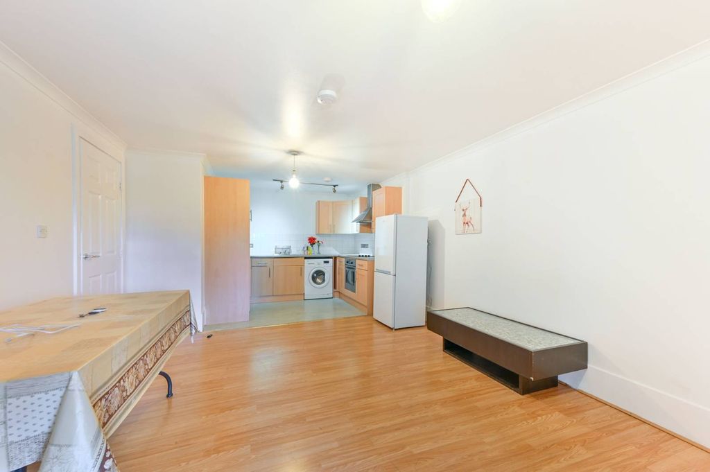 Property photo 1 of 8