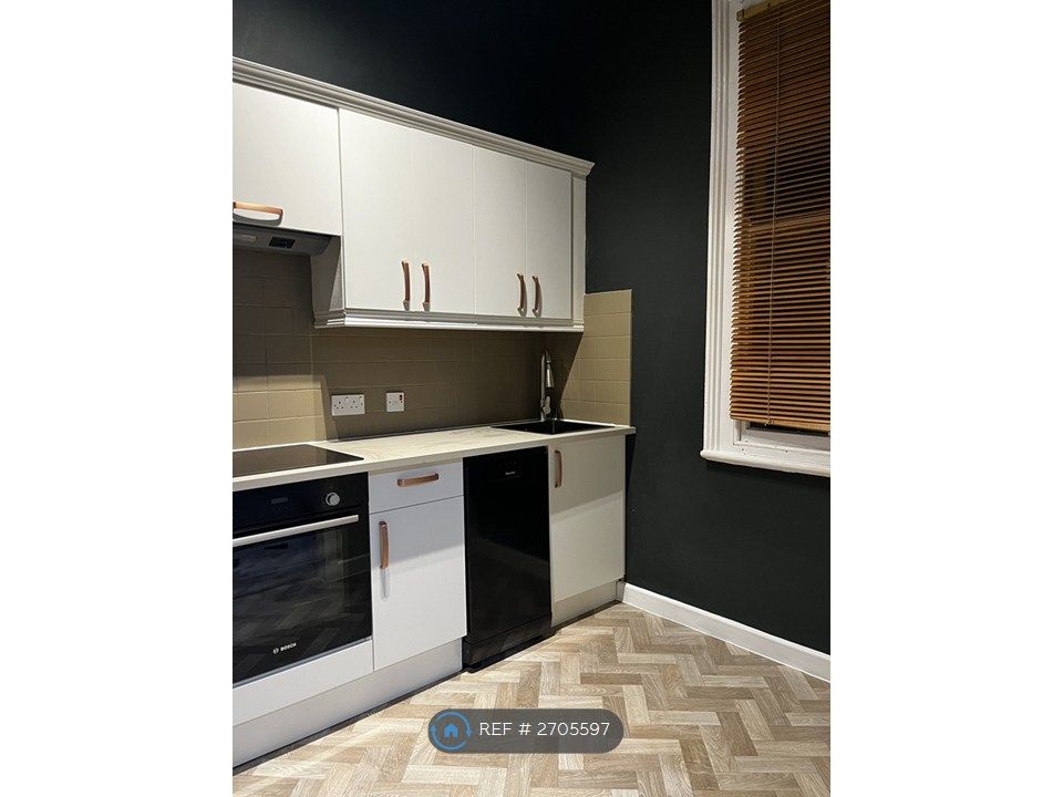 Property photo 3 of 6 Kitchen