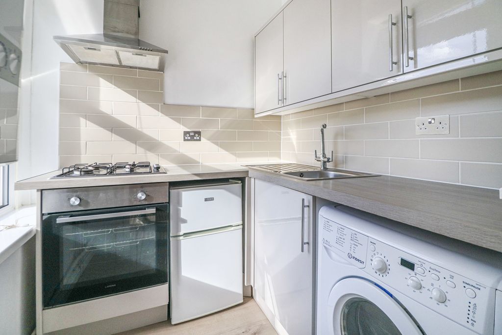 Property photo 2 of 10 Pbox-Img.Jpg