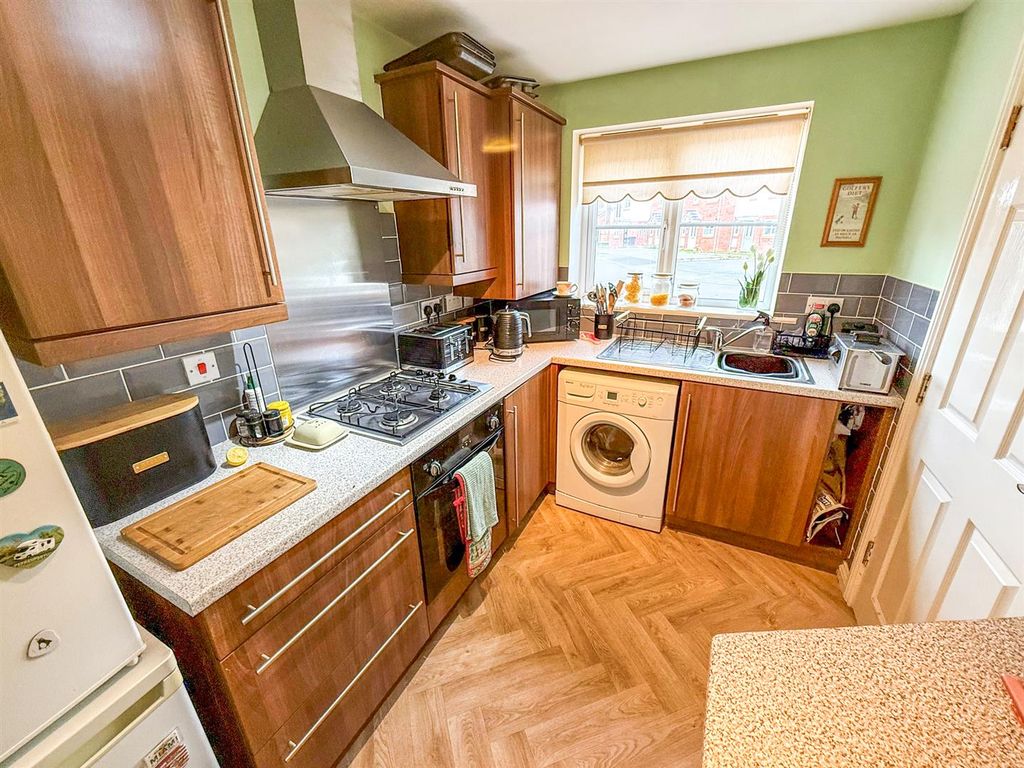 Property photo 2 of 8 Kitchen