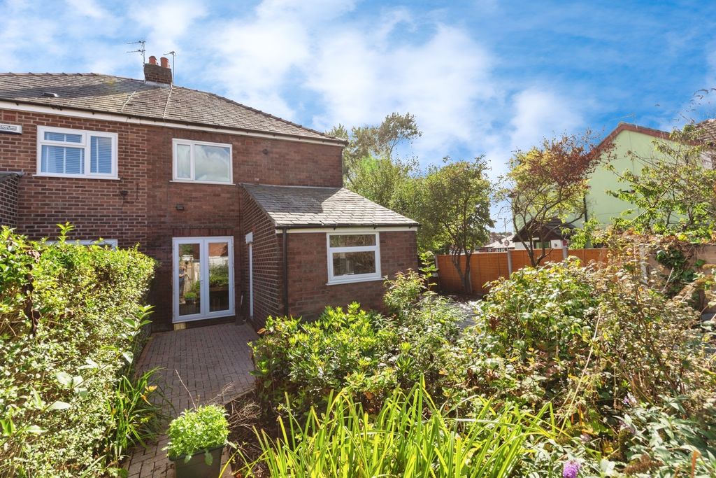 Property photo 2 of 17 Garden