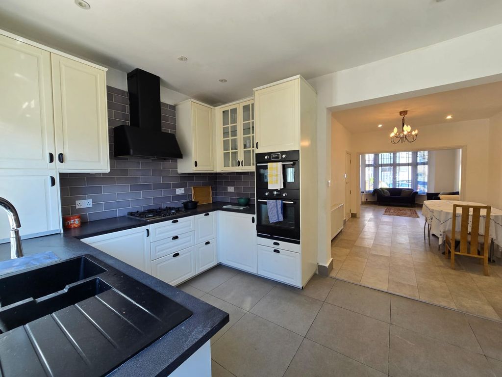 Property photo 2 of 17 Gallery