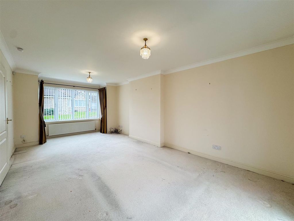 Property photo 3 of 23 Living Room