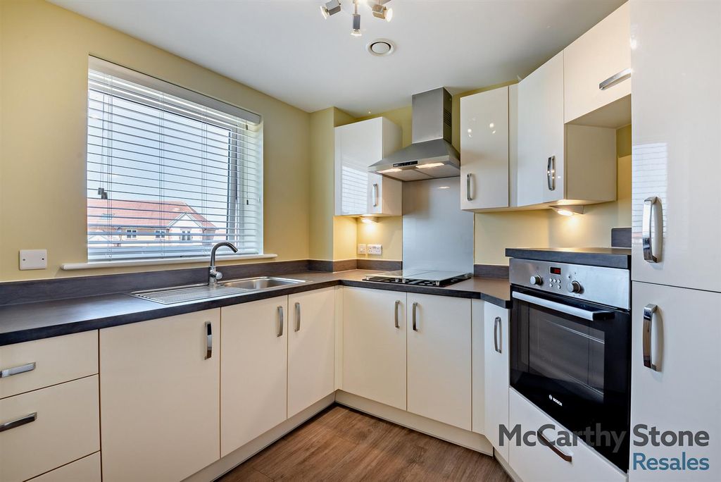 Property photo 3 of 20 Kitchen