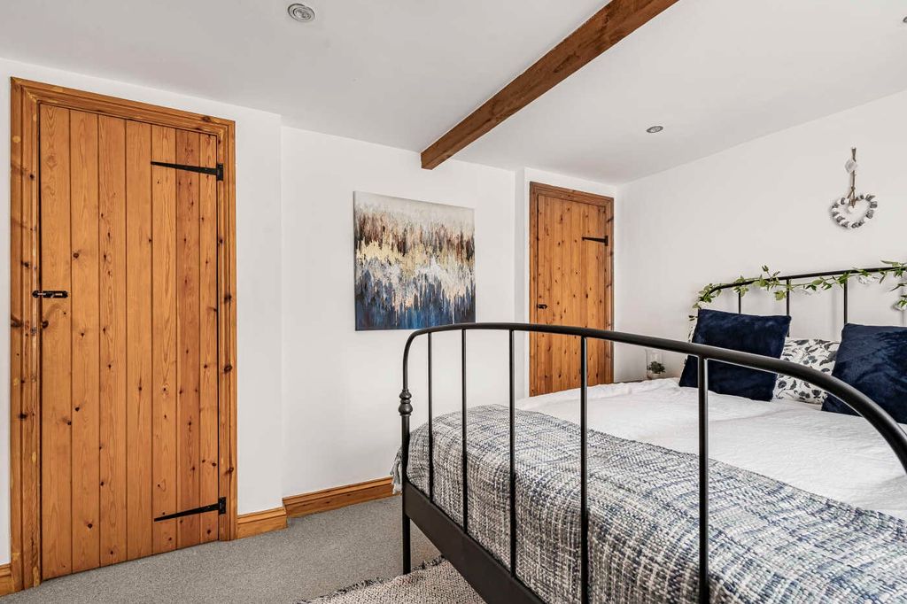 Property photo 3 of 37