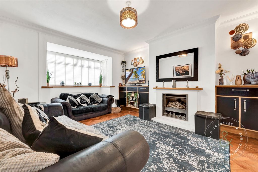 Property photo 2 of 29 Brundall-Crescent-16.Jpg