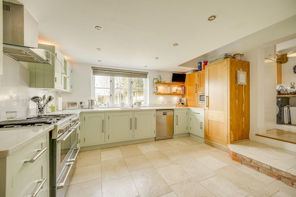 Property photo 3 of 37