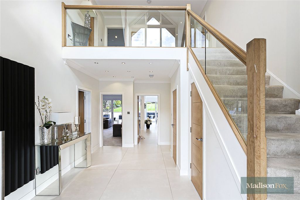 Property photo 2 of 24 Picture No. 35