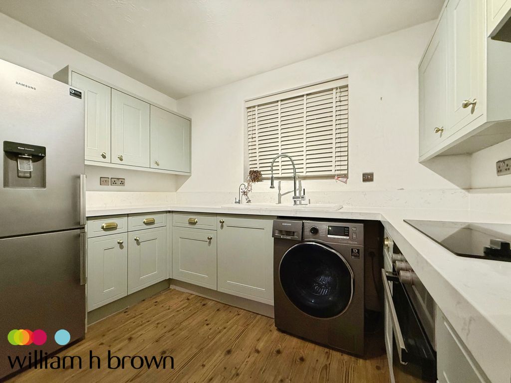 Property photo 3 of 9 Kitchen