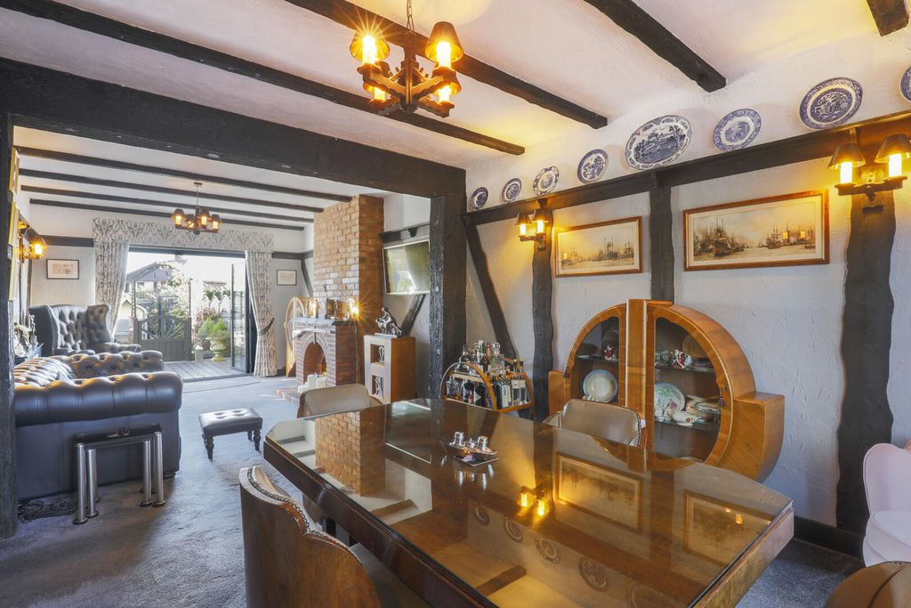 Property photo 3 of 20 Living Room