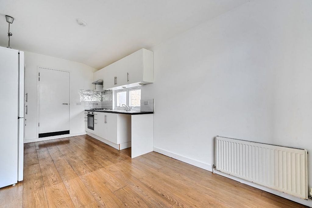 Property photo 2 of 14 Picture No. 04