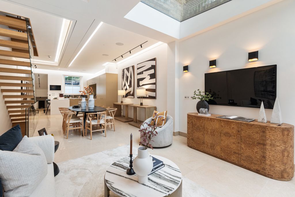 Property photo 3 of 23