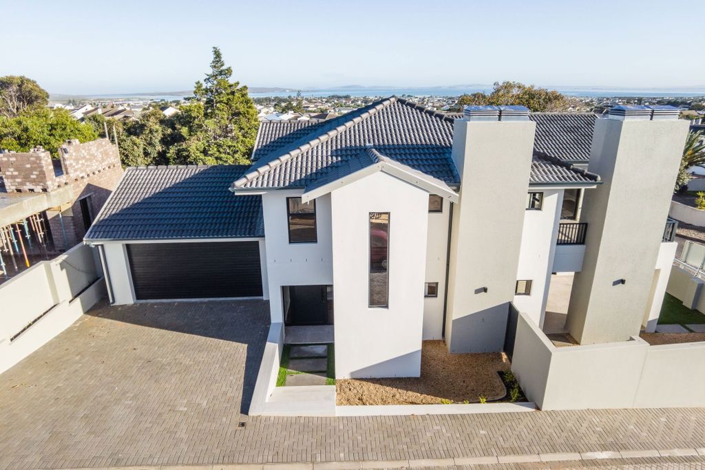 Property photo 2 of 45 La1660962