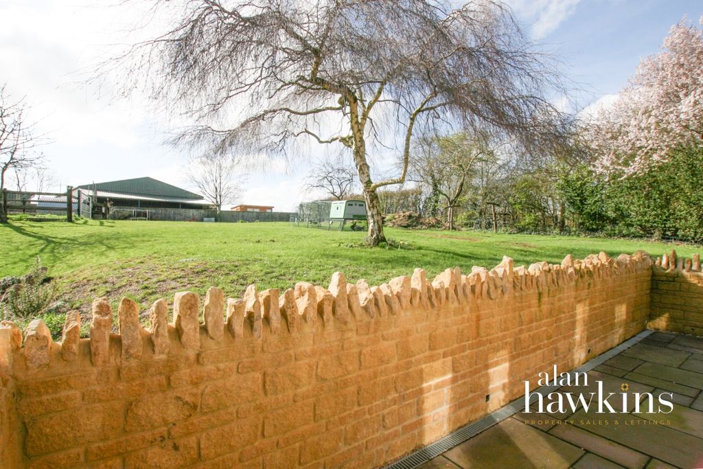 Property photo 3 of 8 Img_0410-2