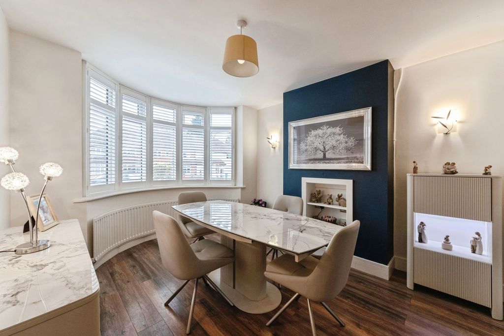 Property photo 2 of 19 Dining Room