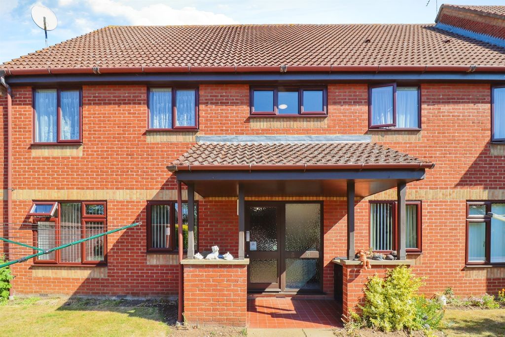 Property photo 1 of 17