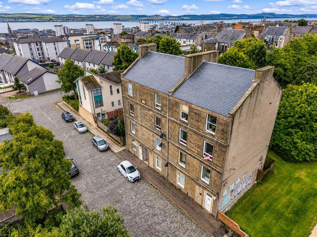 Property photo 2 of 13 Flat 3 18 Caldrum Street Dundee-2.Jpg