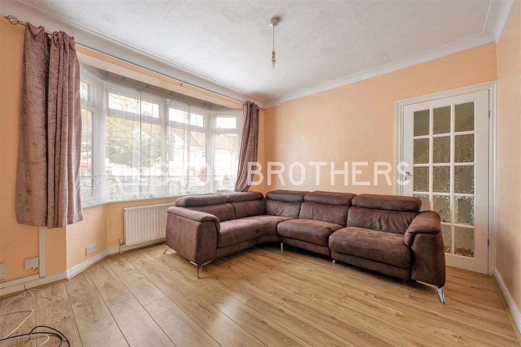 Property photo 3 of 32