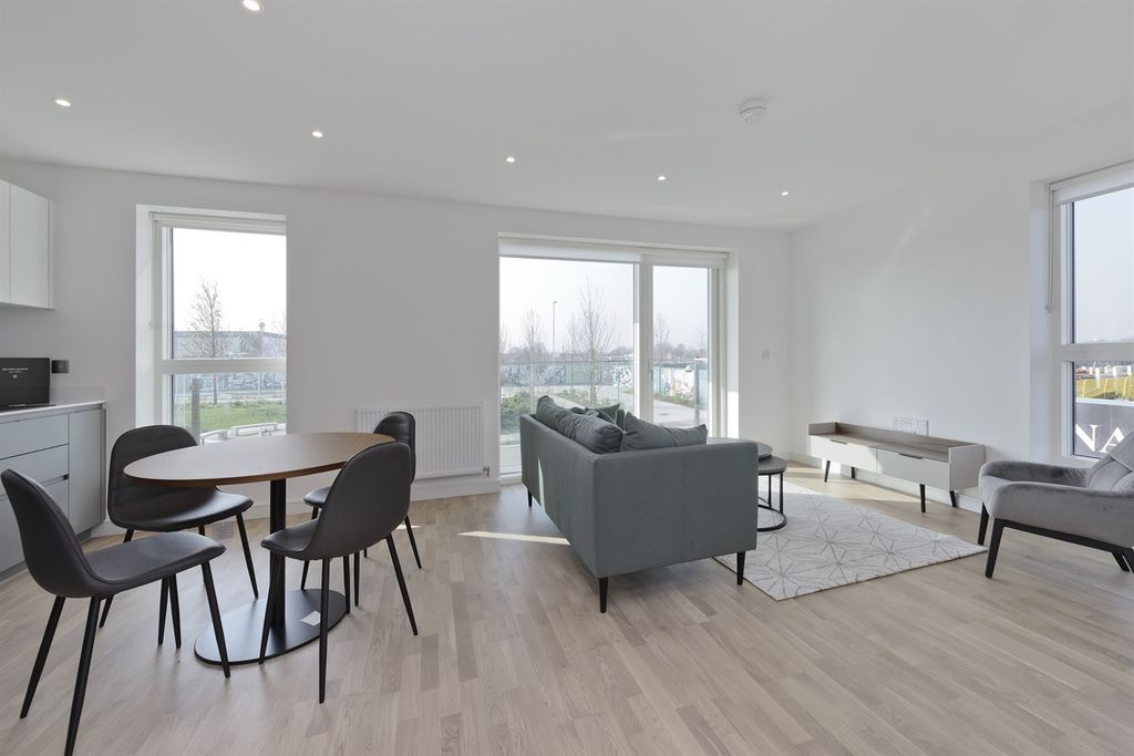 Property photo 1 of 14 (Main)