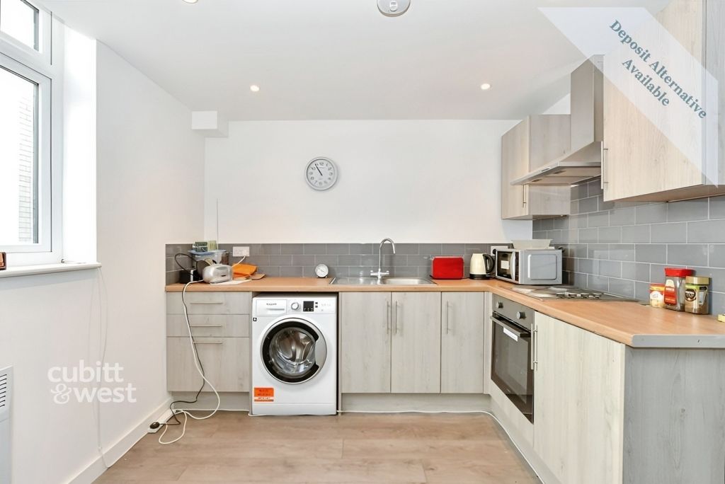 Property photo 3 of 8 984c55Fe-4