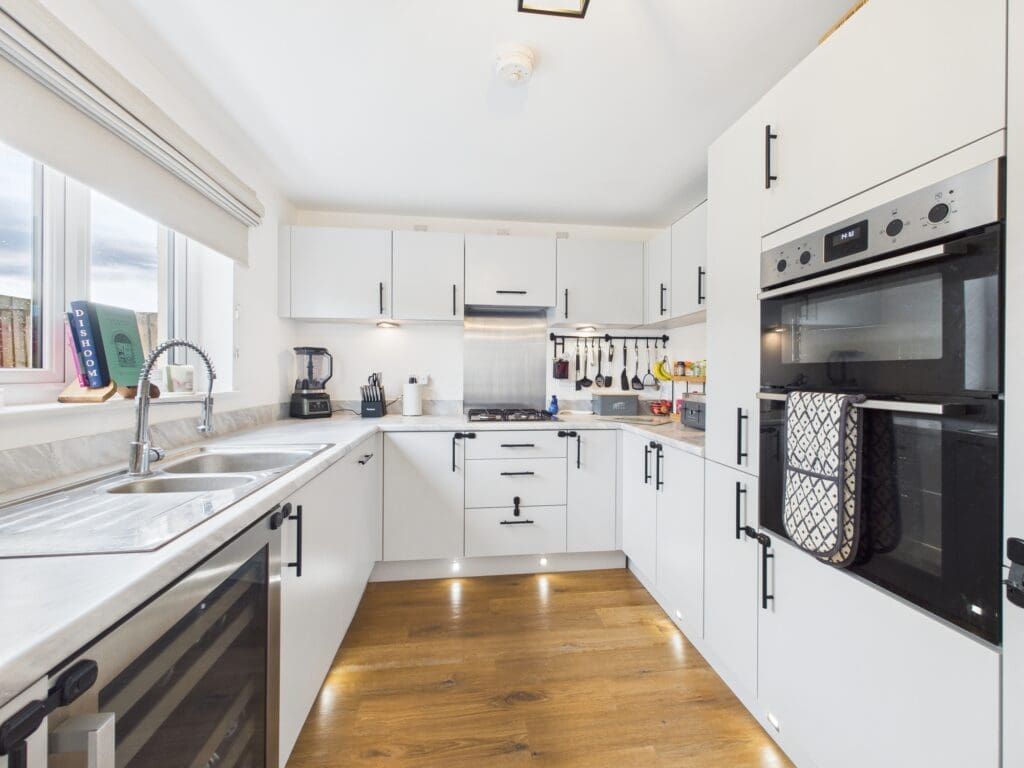 Property photo 2 of 32