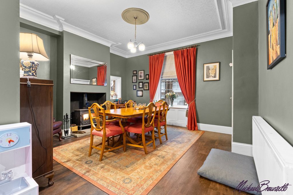 Property photo 3 of 44
