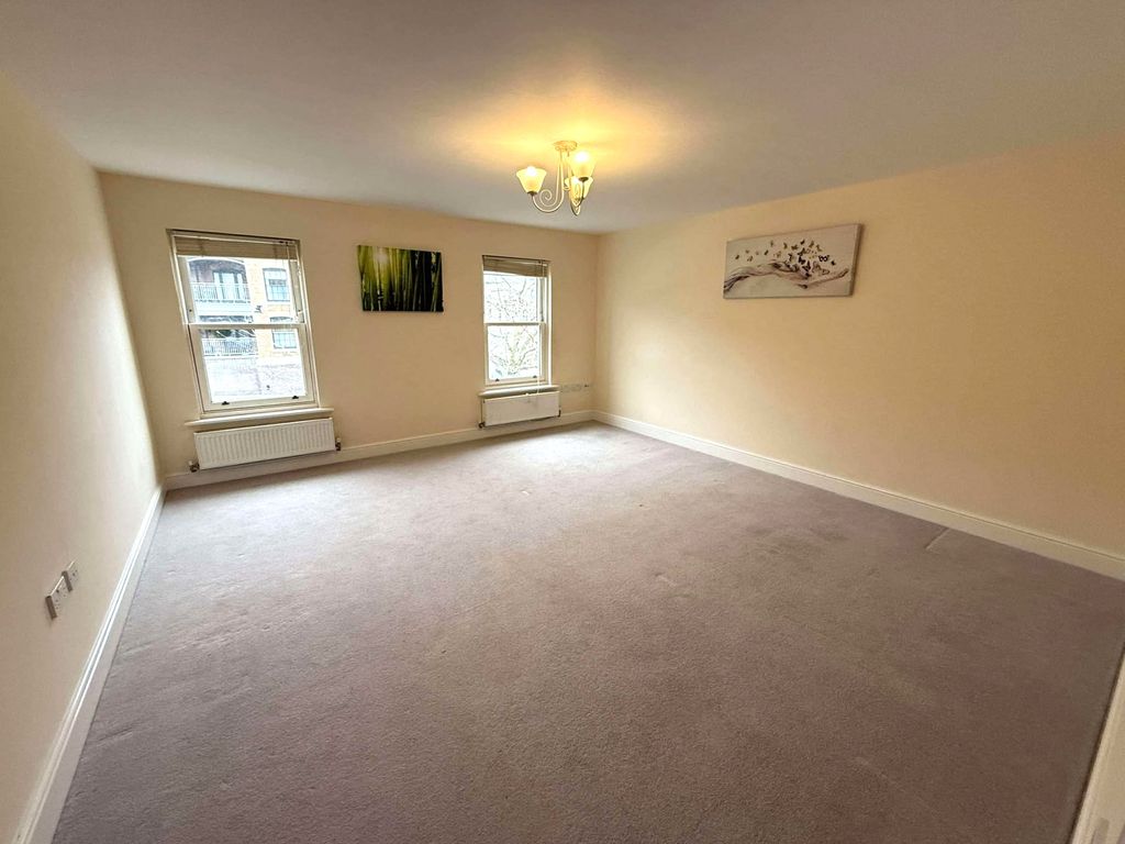 Property photo 3 of 6