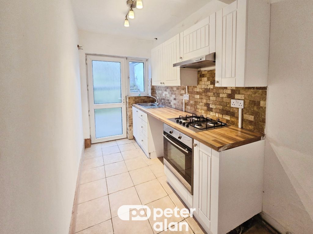 Property photo 2 of 16 Living Room