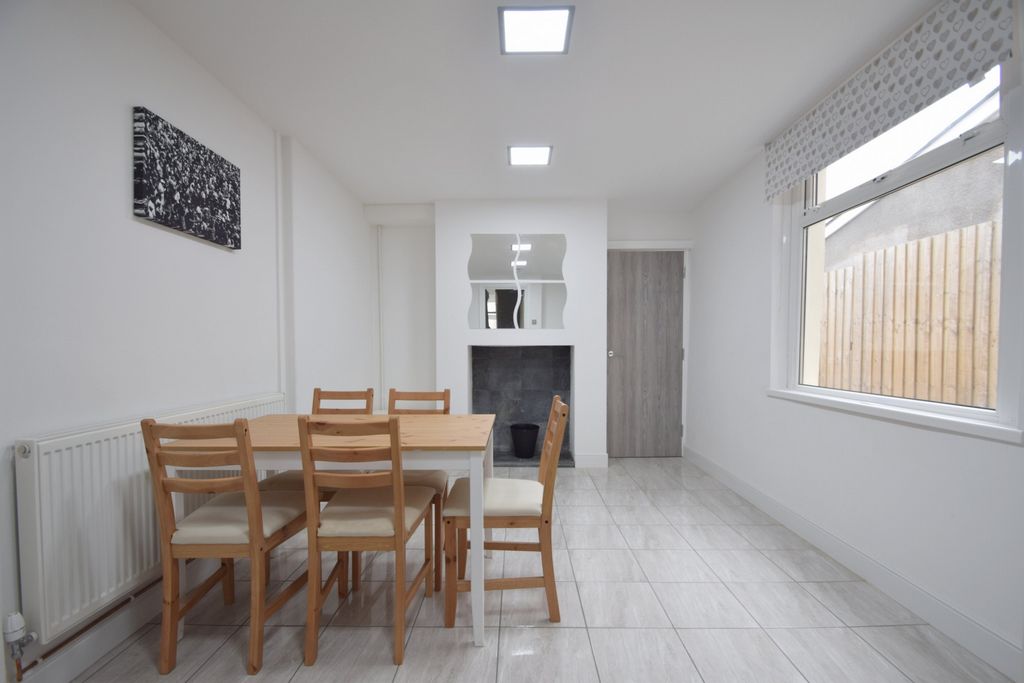 Property photo 3 of 14 Photo 4